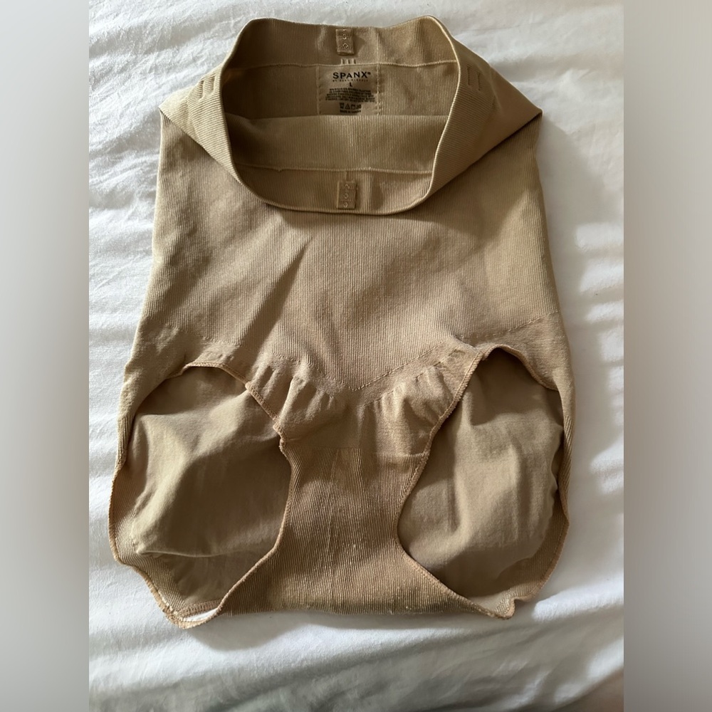 NEVER WORN but without tags spanx shapewear